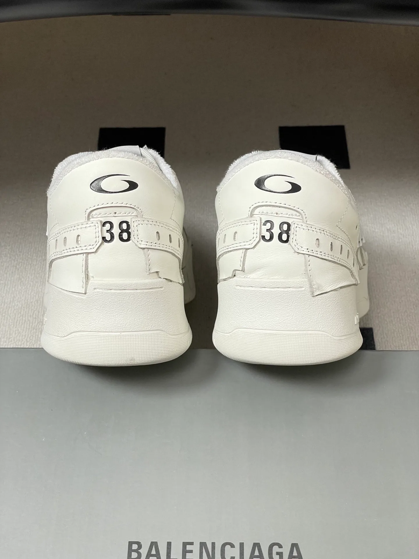 Кроссовки Женские Balenciaga 11680187