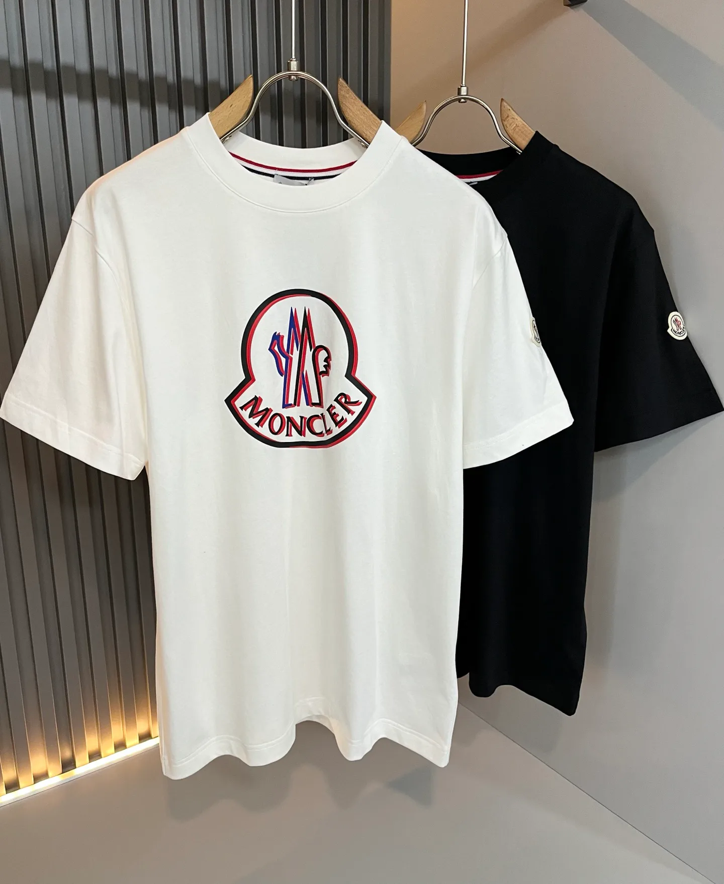 Футболки Женские Moncler 10242304