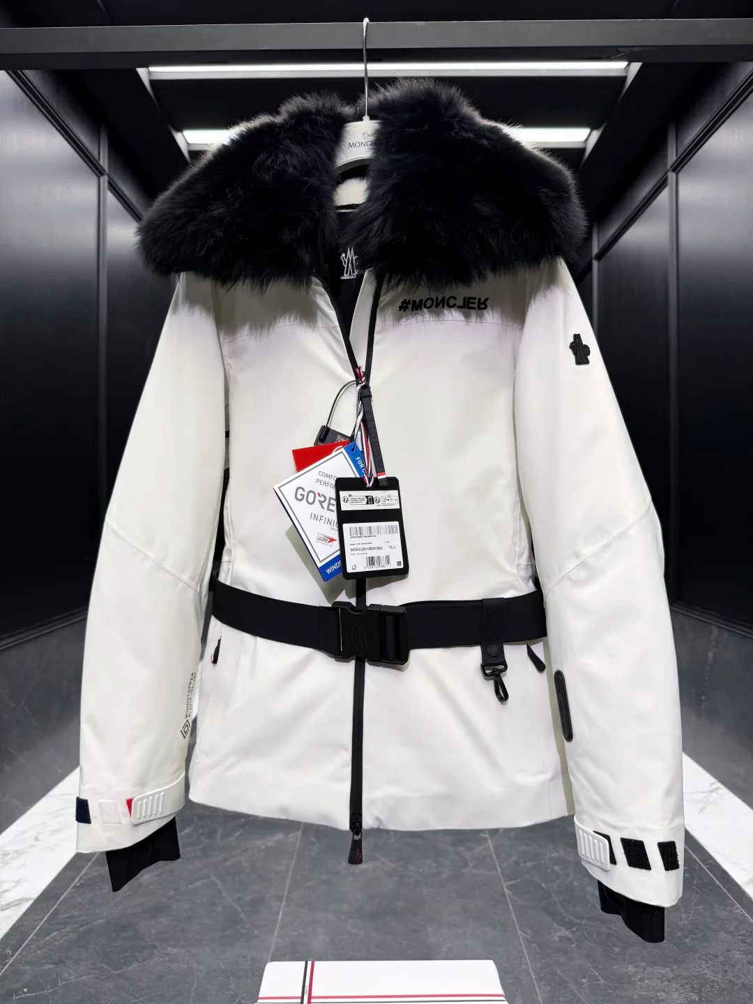 Куртки И Пуховики Женские Moncler 18741164
