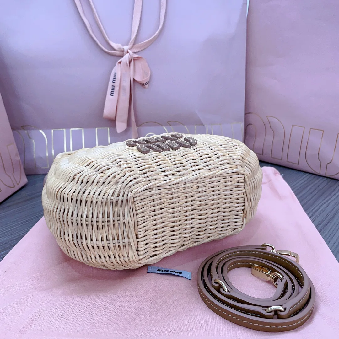 Сумки На Ремне Женские Miu Miu 18004734