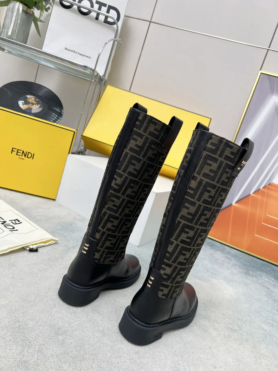 Сапоги Женские Fendi 18104312