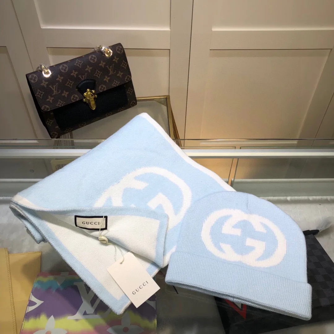 Шарфы Gucci 823954