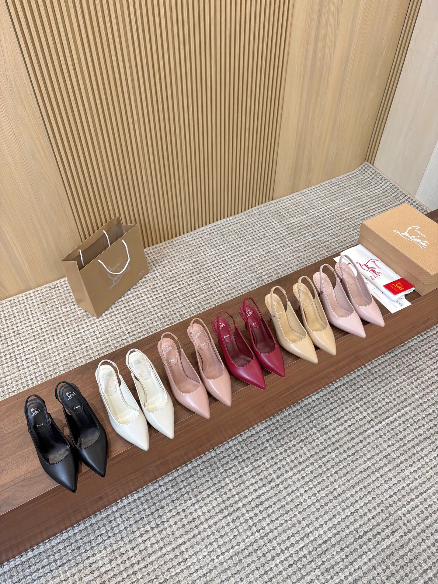 Туфли Женские Christian Louboutin 17956959