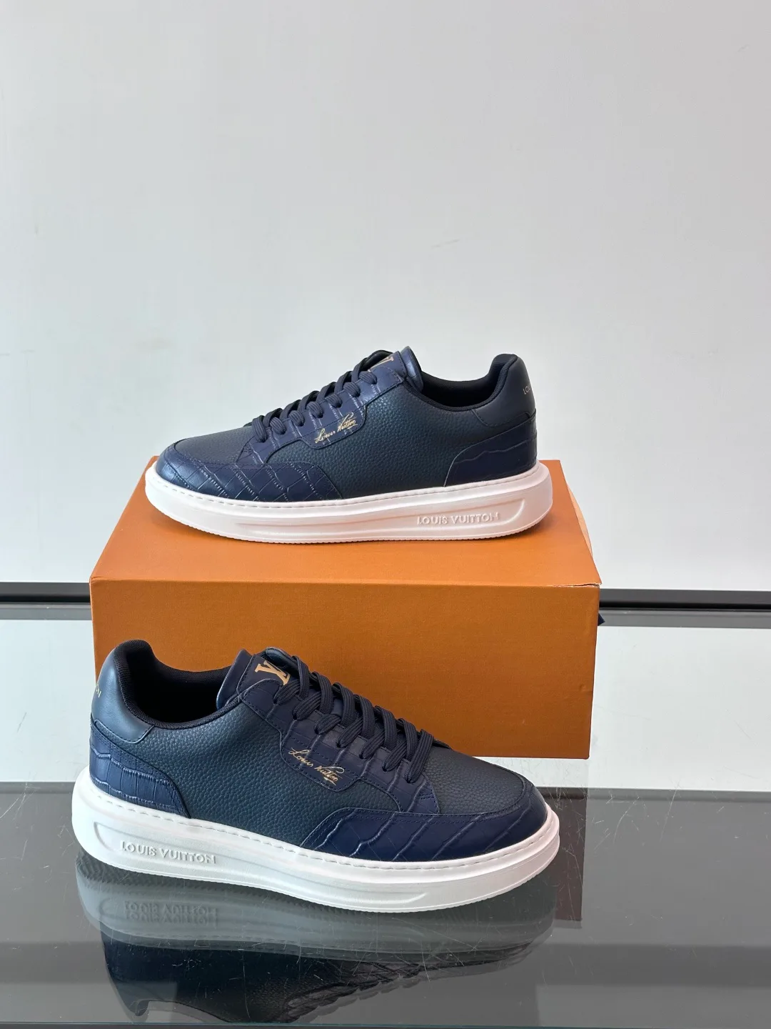 Кроссовки Женские Louis Vuitton 18400577