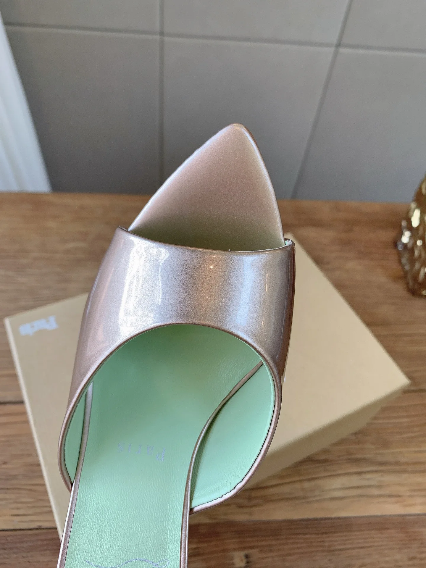 Туфли Женские Christian Louboutin 19673375