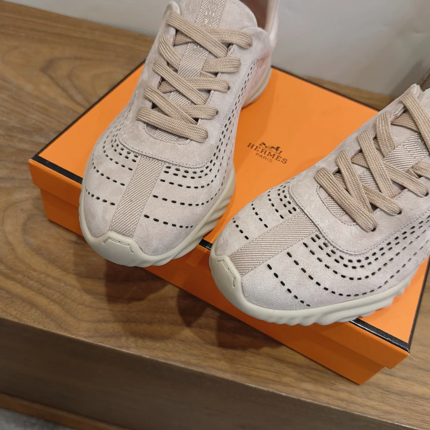 Кроссовки Женские Hermes 18230948