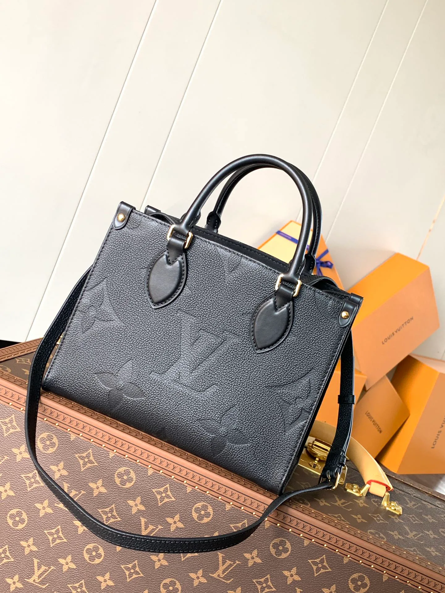 Классические Сумки Женские Louis Vuitton 18148122