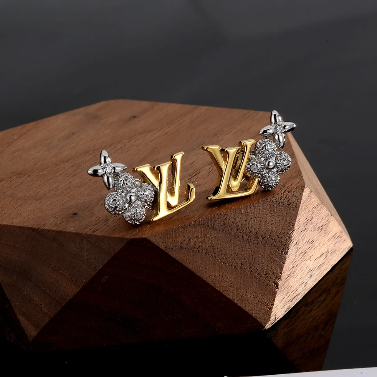 Бижутерия Louis Vuitton 17844197