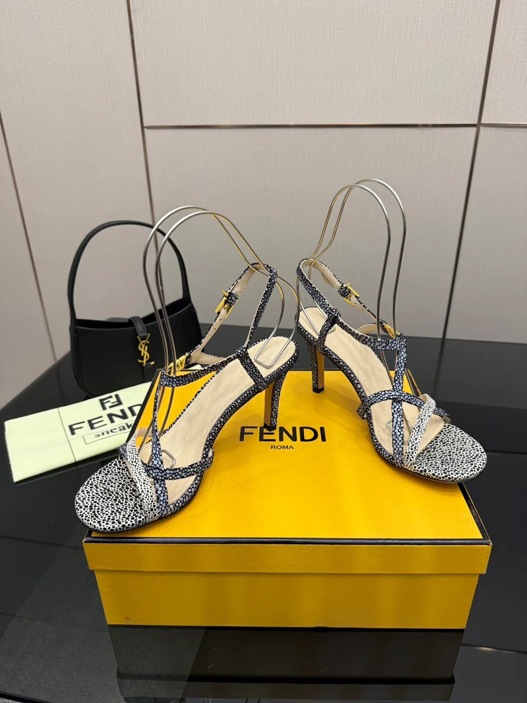 Босоножки Женские Fendi 5052112