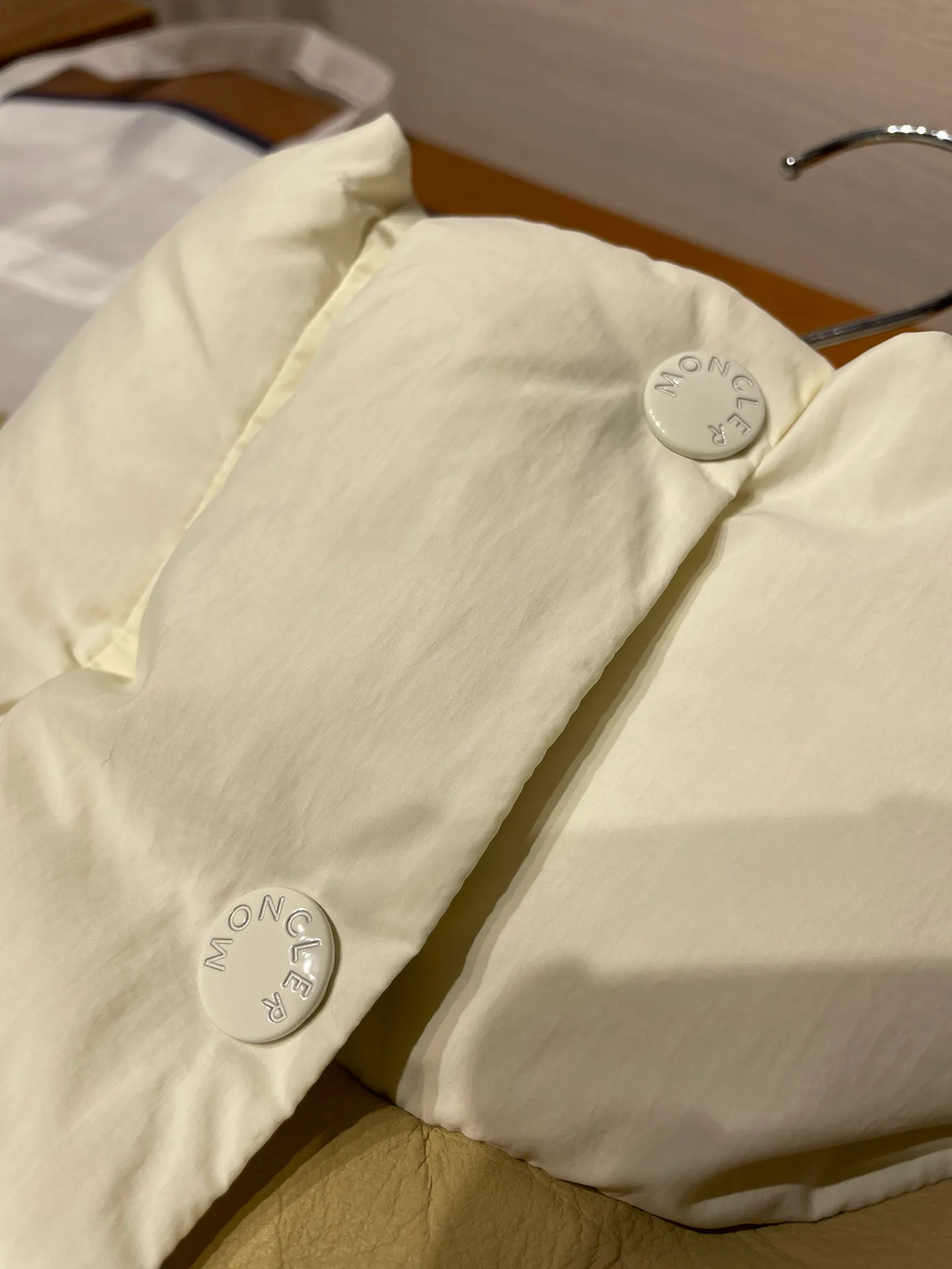 Кожаные Куртки И Дублёнки Женские Moncler 2734813