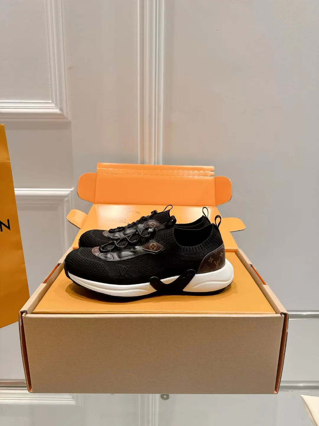 Кроссовки Женские Louis Vuitton 837001