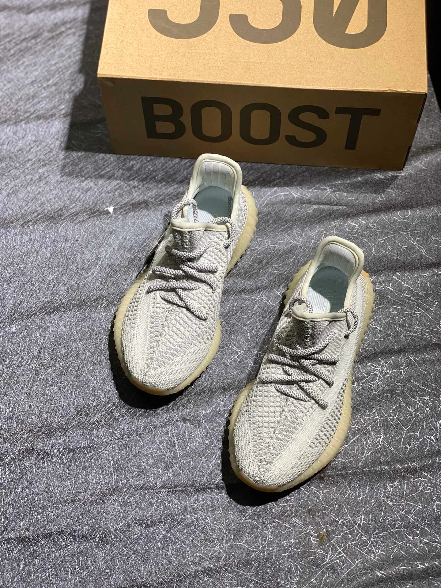 Кроссовки Женские Yeezy 17326257