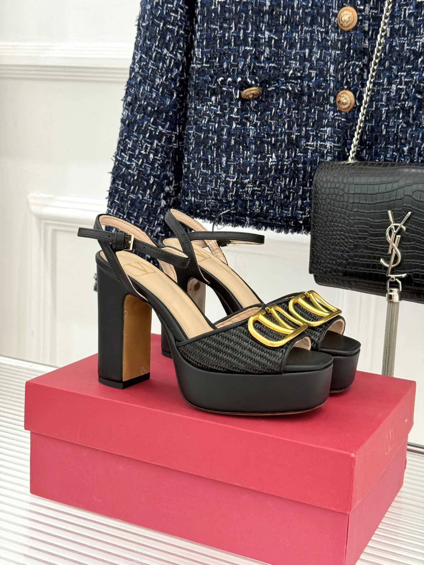 Босоножки Женские Valentino 11808999