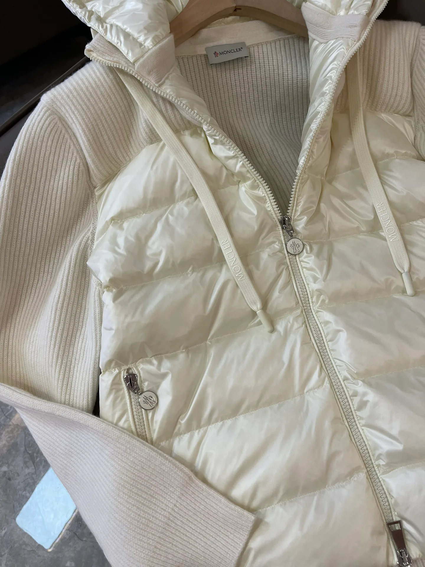 Куртки И Пуховики Женские Moncler 17886536