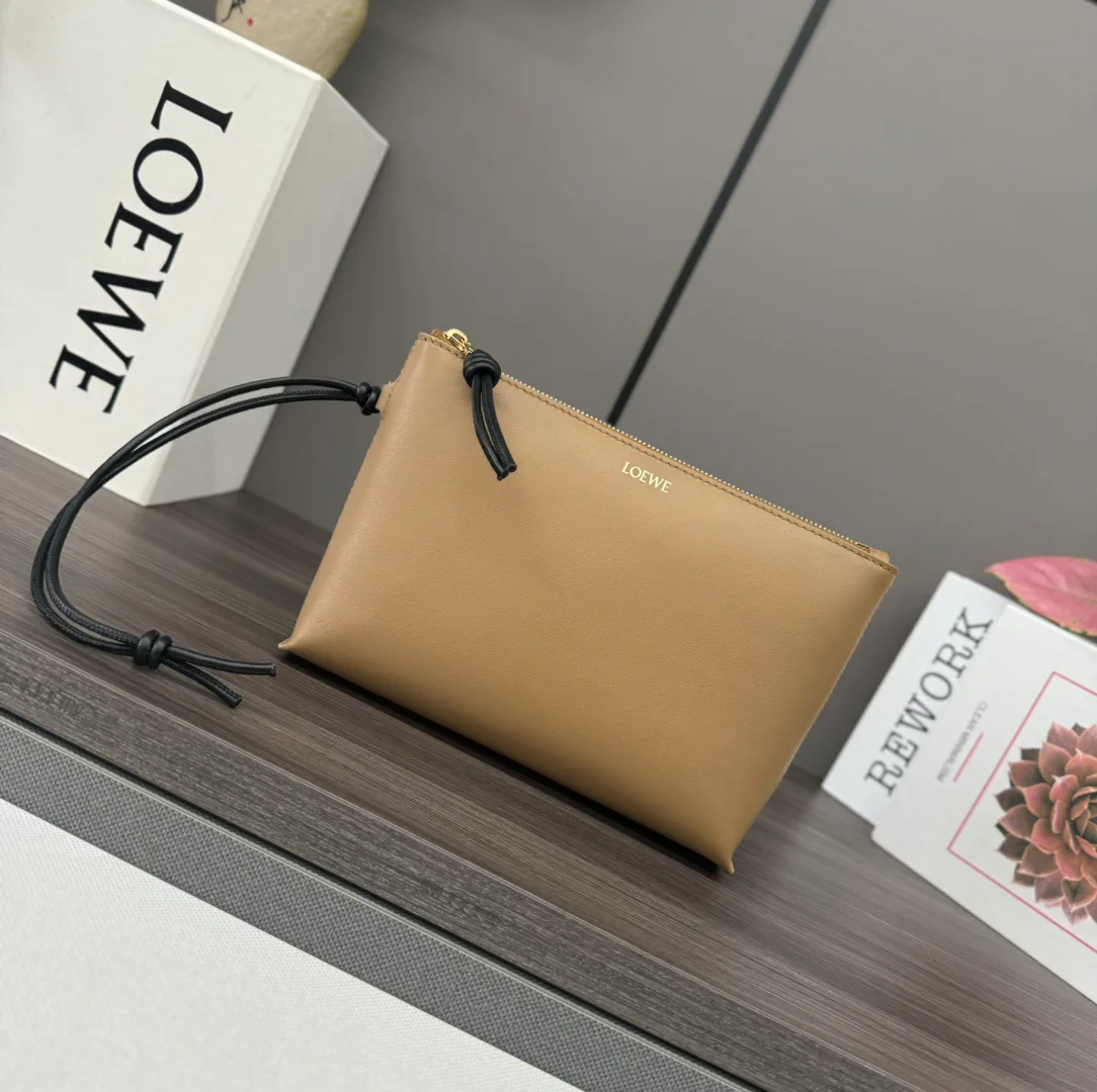 Клатчи Женские Loewe 18116464