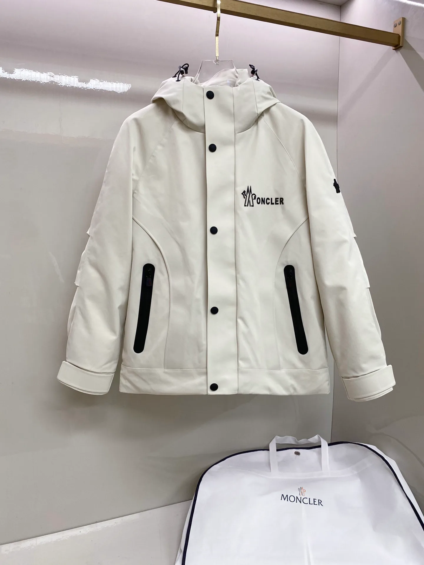 Куртки И Пуховики Женские Moncler 18236882