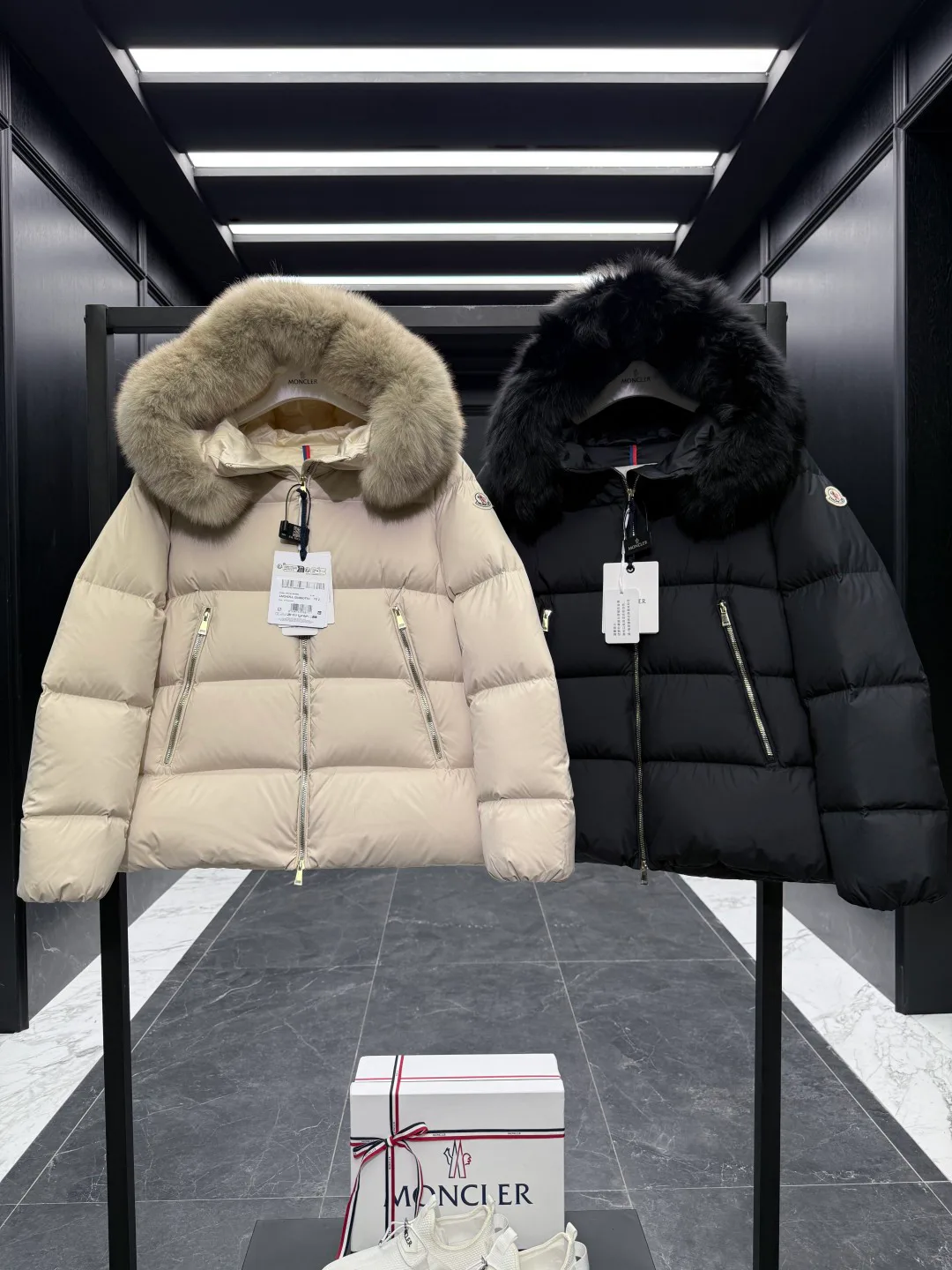Куртки И Пуховики Женские Moncler 17964587