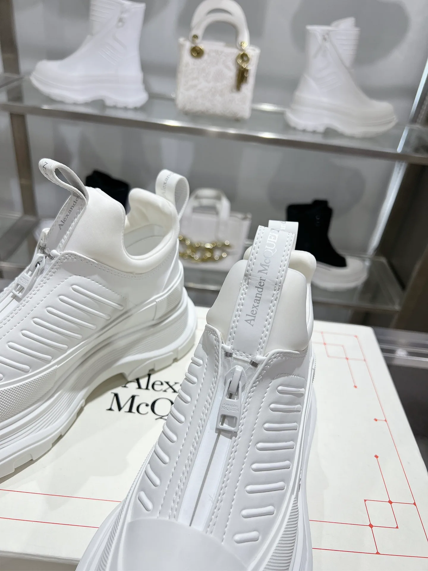 Кроссовки Женские Alexander Mcqueen 18740874
