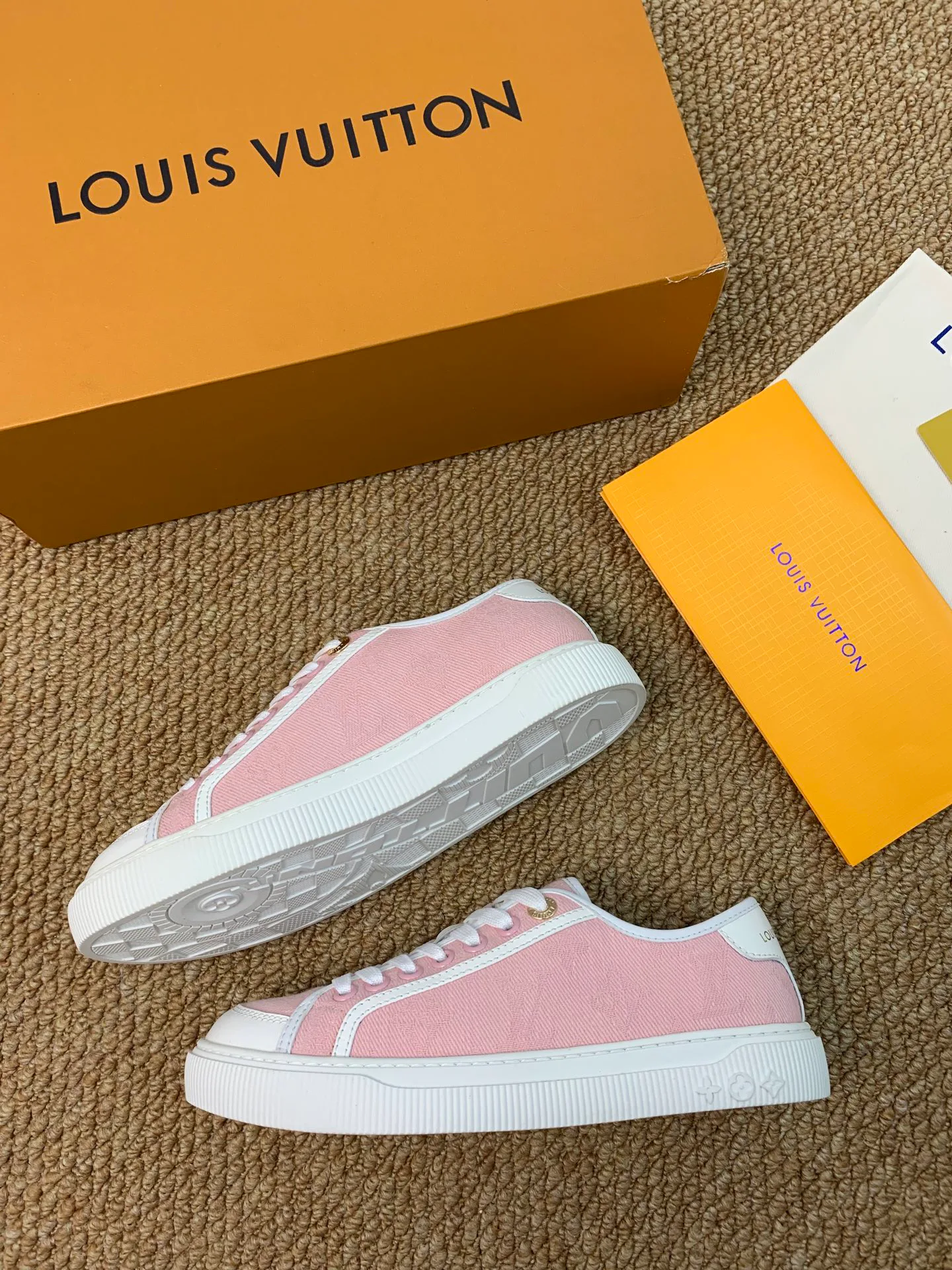 Кроссовки Женские Louis Vuitton 17545206