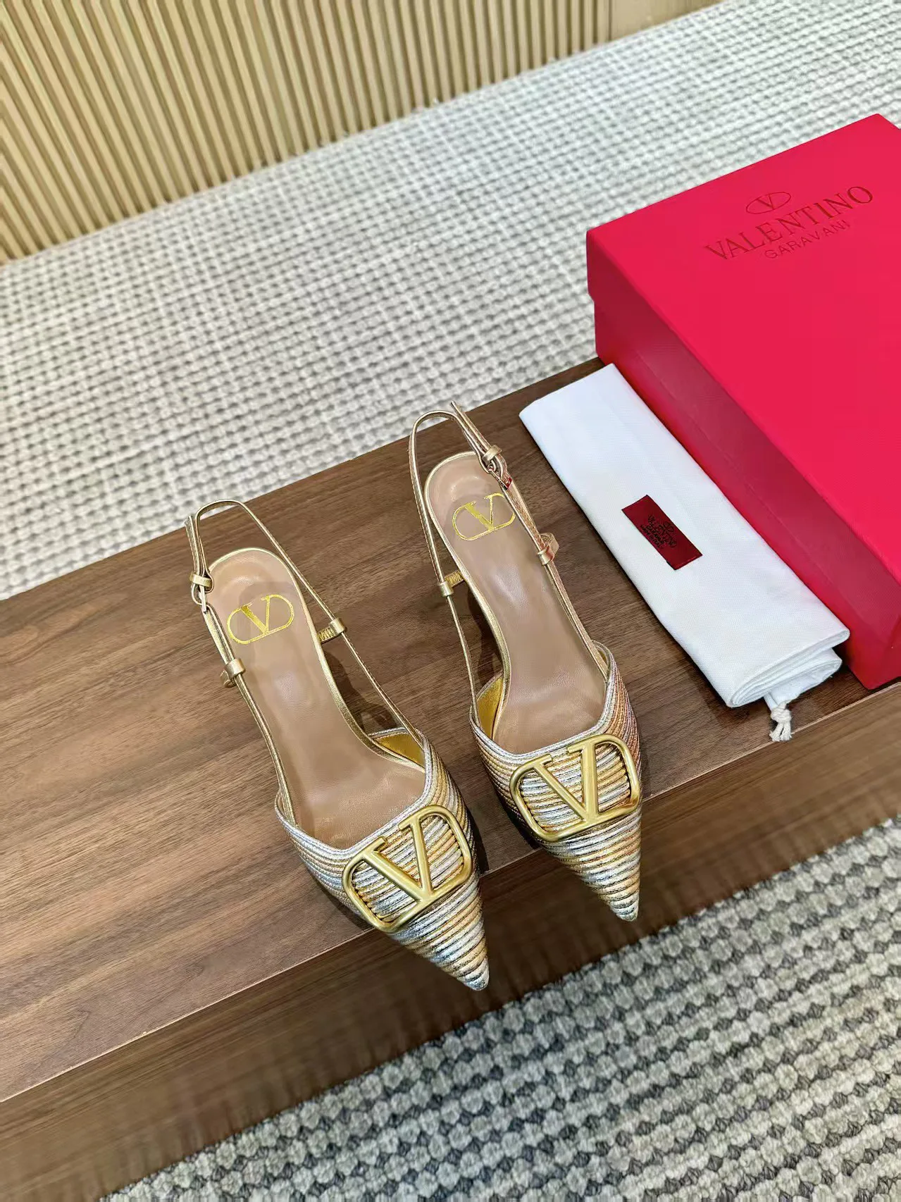 Босоножки Женские Valentino 17956881
