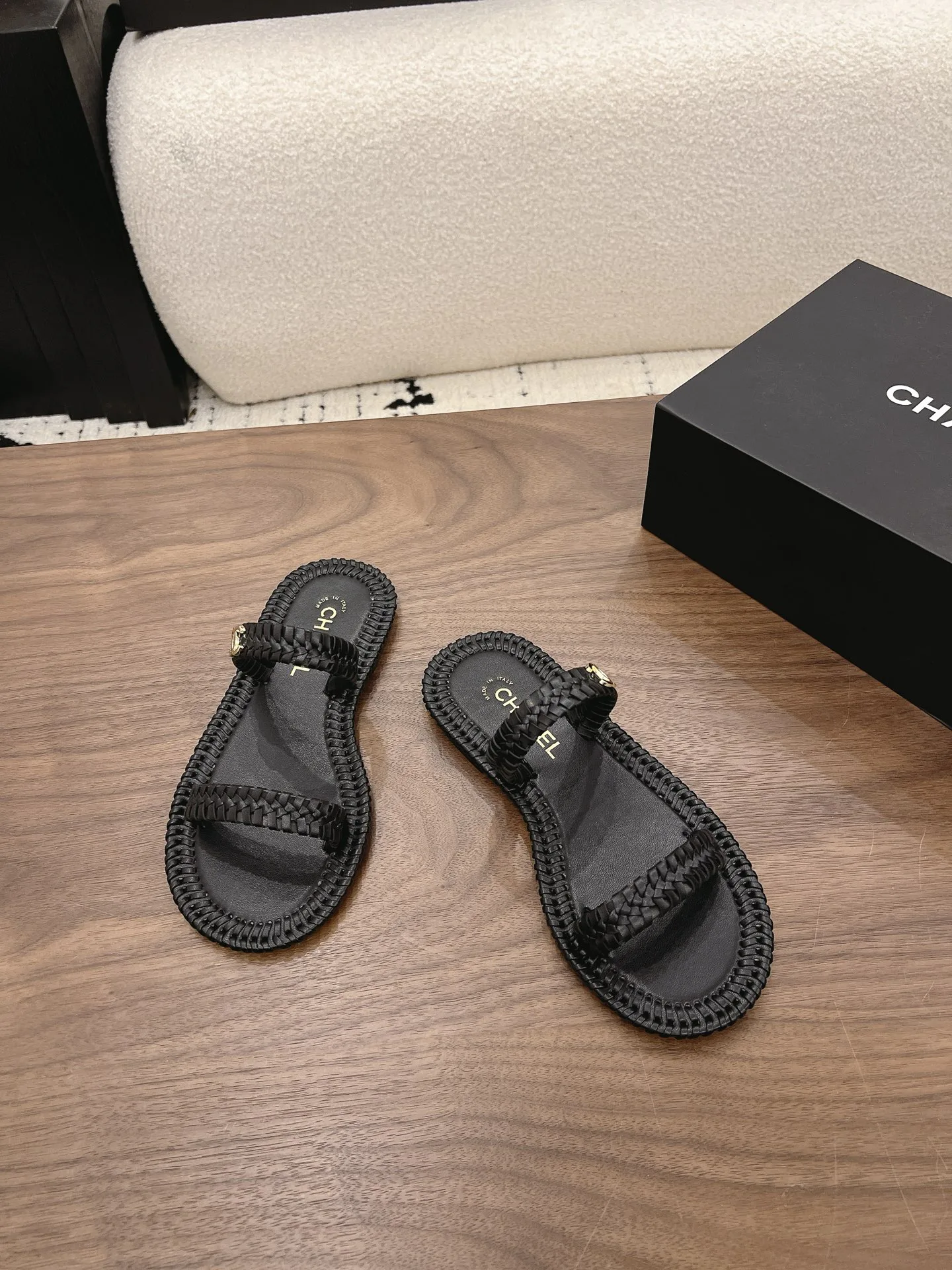 Шлепанцы Женские Chanel 17582715