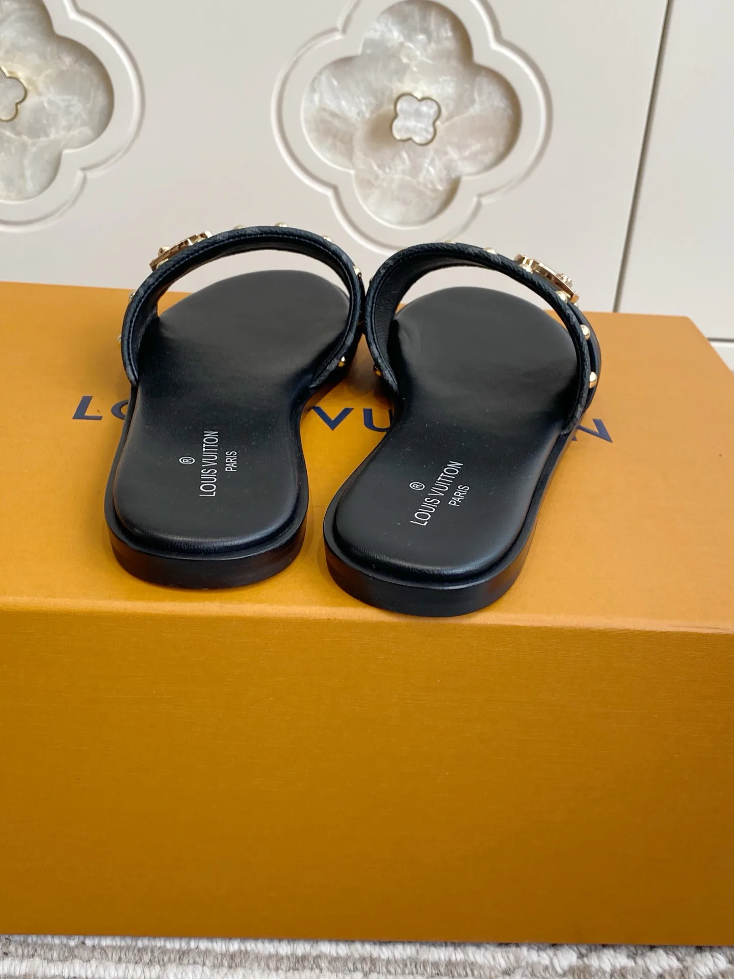 Шлепанцы Женские Louis Vuitton 11701937