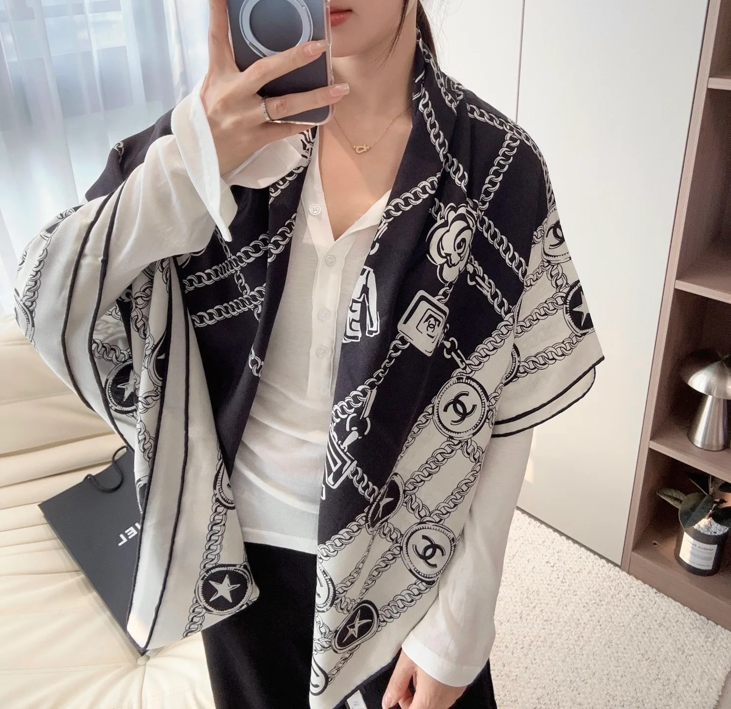 Платки Chanel 18675789