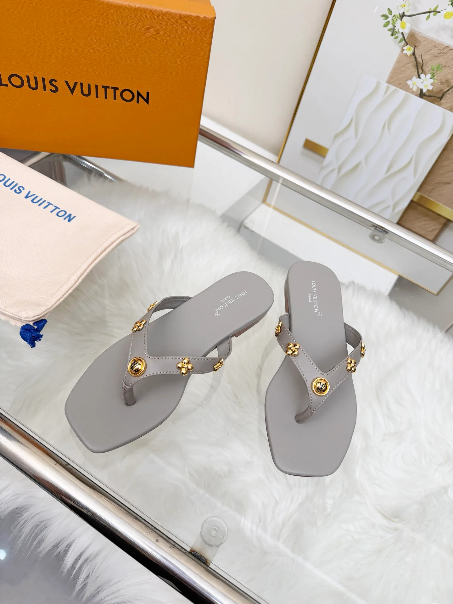 Шлепанцы Женские Louis Vuitton 13253494