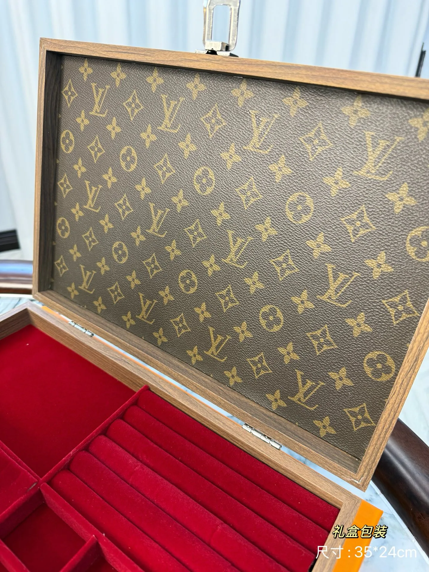 Текстиль Louis Vuitton 10695747