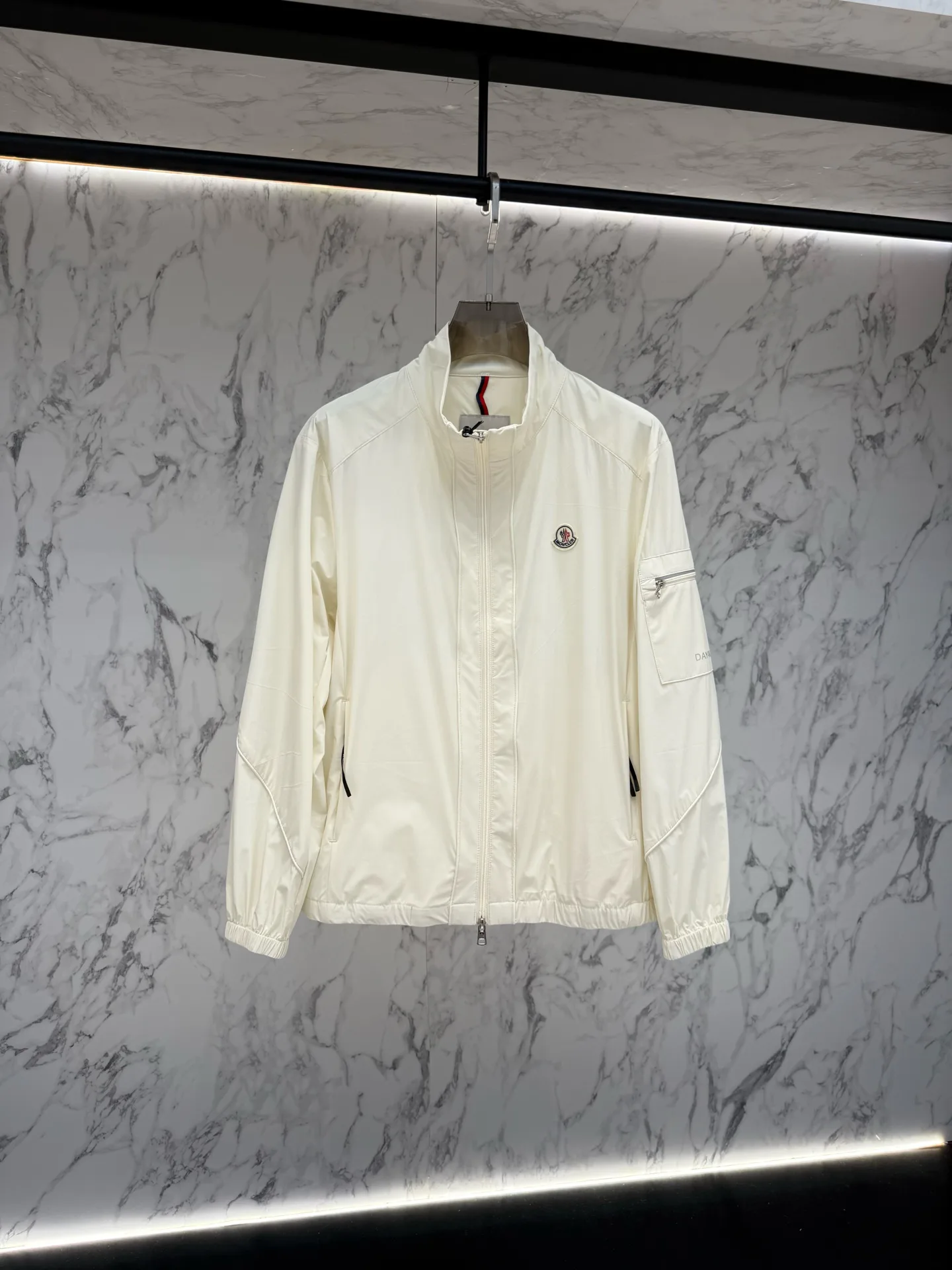 Куртки И Пуховики Мужские Moncler 11520366