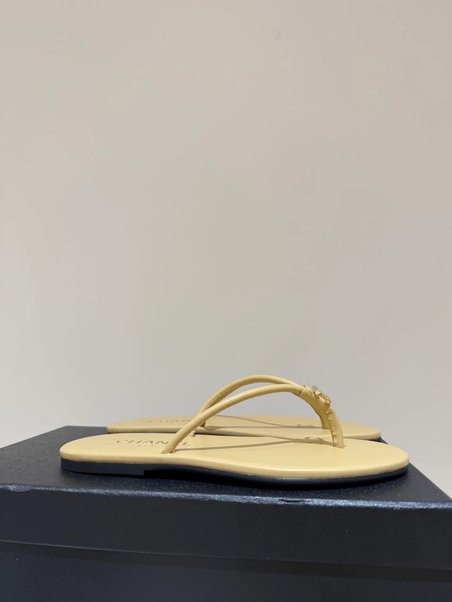 Шлепанцы Женские Chanel 12843827