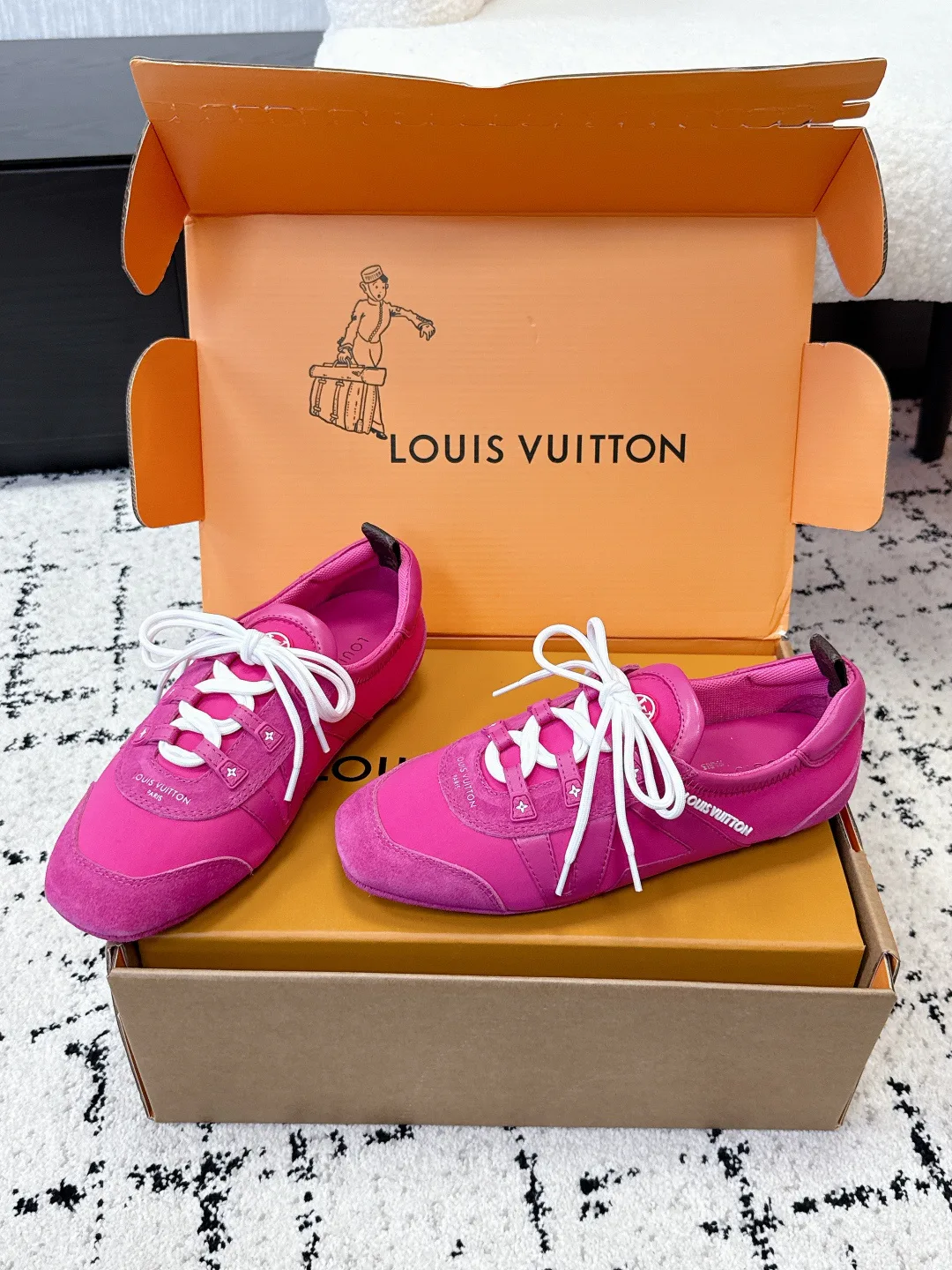 Кроссовки Женские Louis Vuitton 18409677