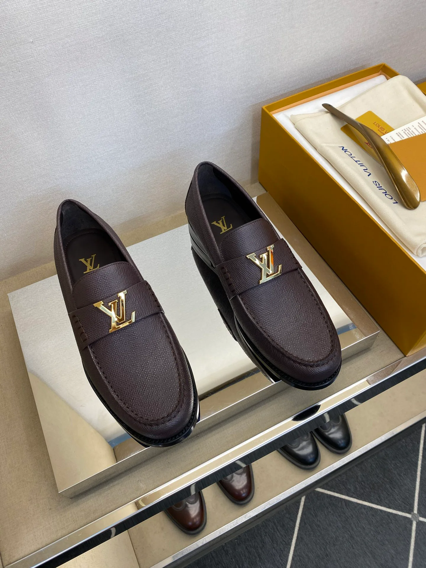 Лоферы И Туфли Мужские Louis Vuitton 18079127
