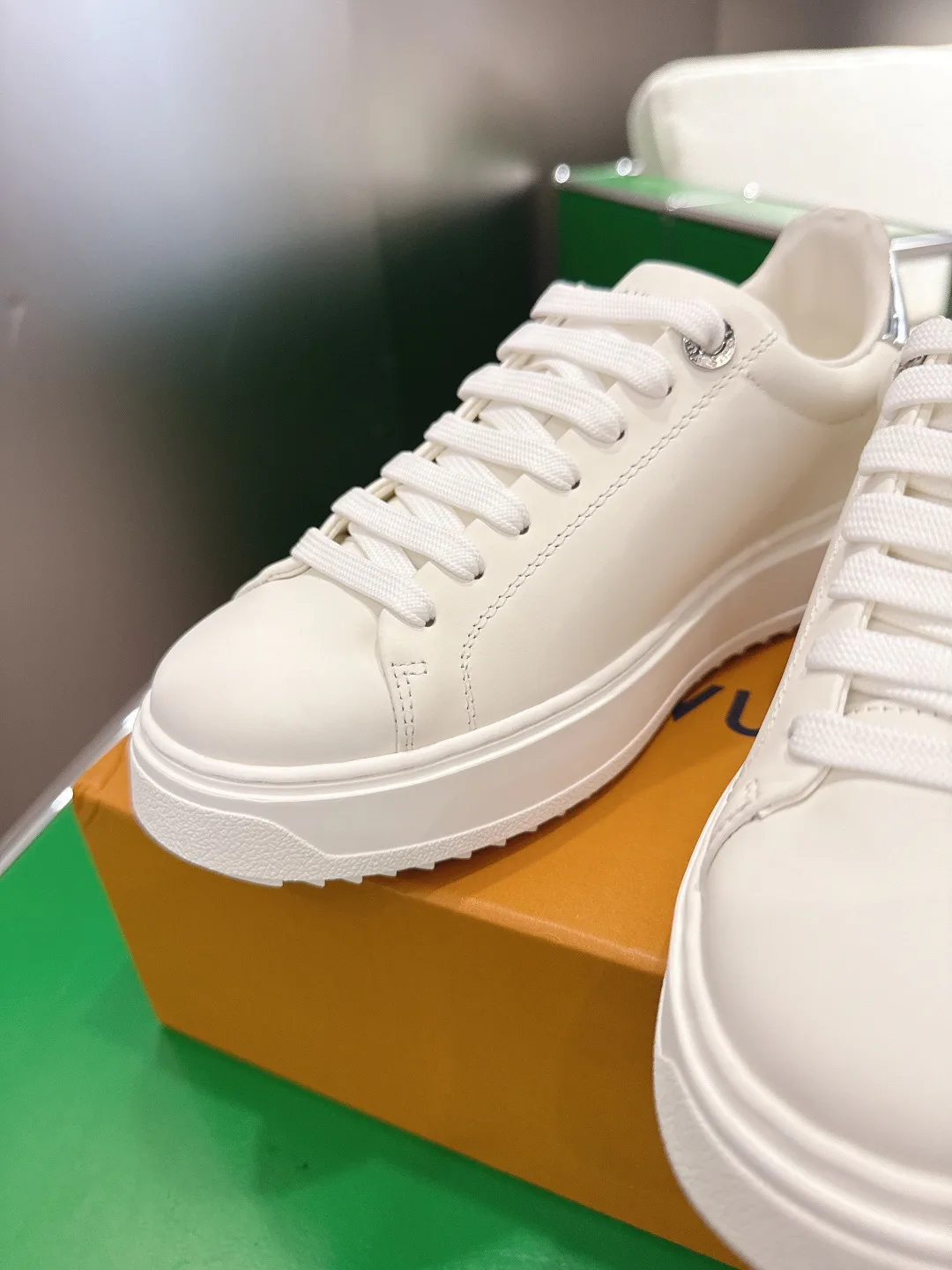 Кроссовки Женские Louis Vuitton 18702930
