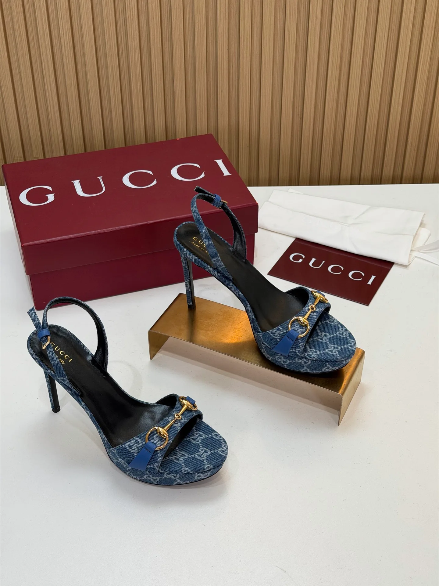 Босоножки Женские Gucci 18396266