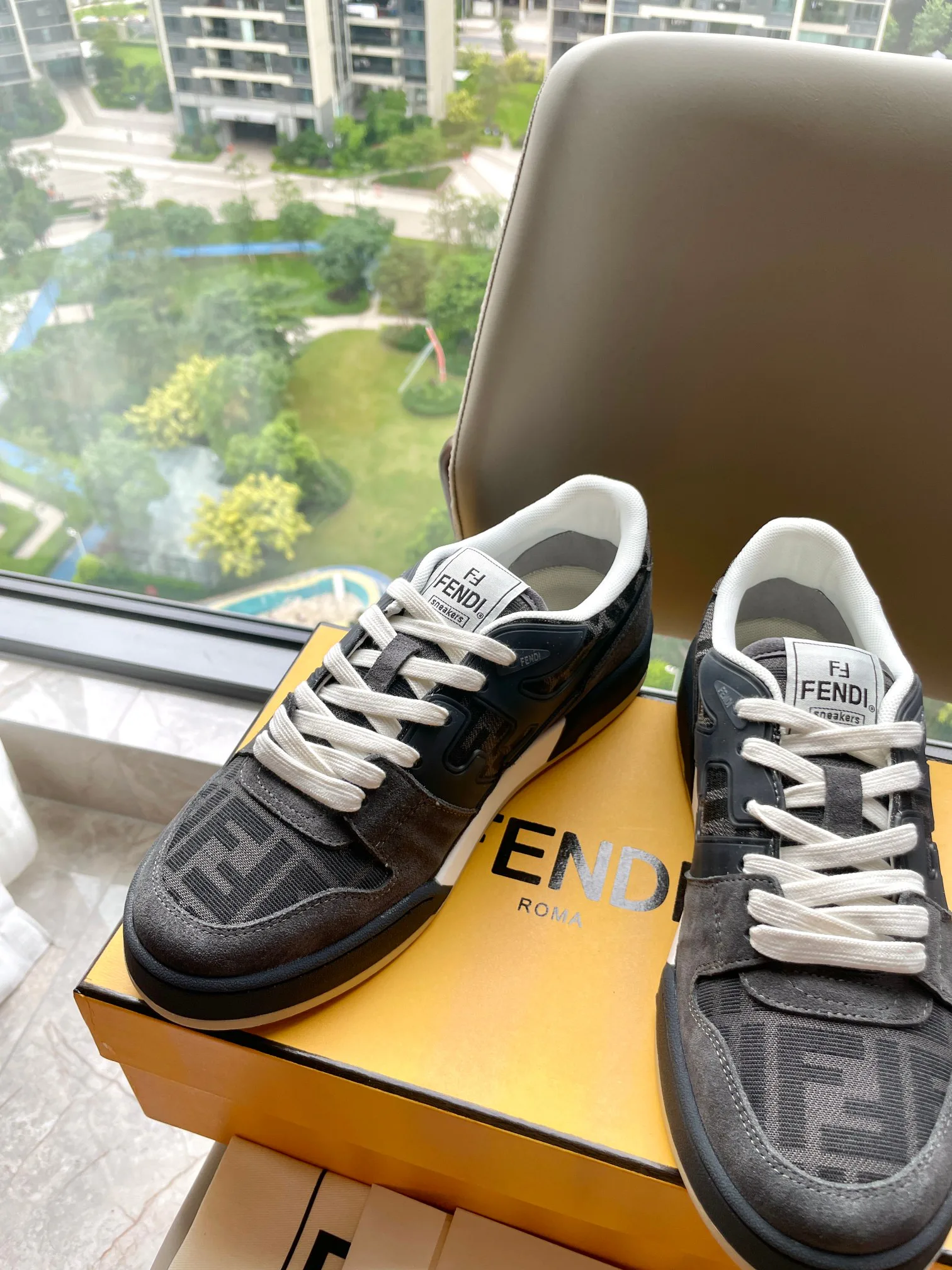 Кроссовки Женские Fendi 10822608