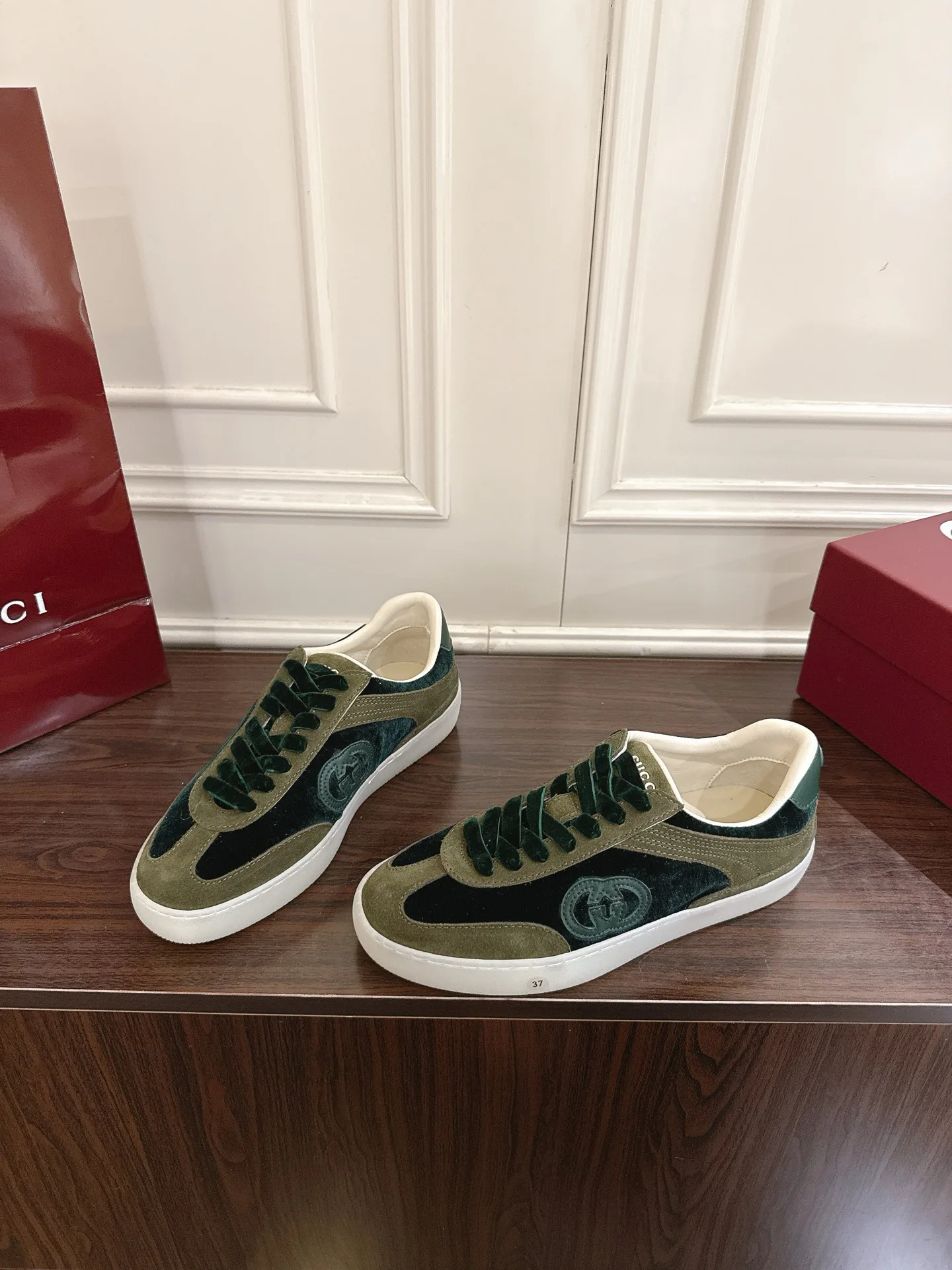 Кроссовки Женские Gucci 1827509