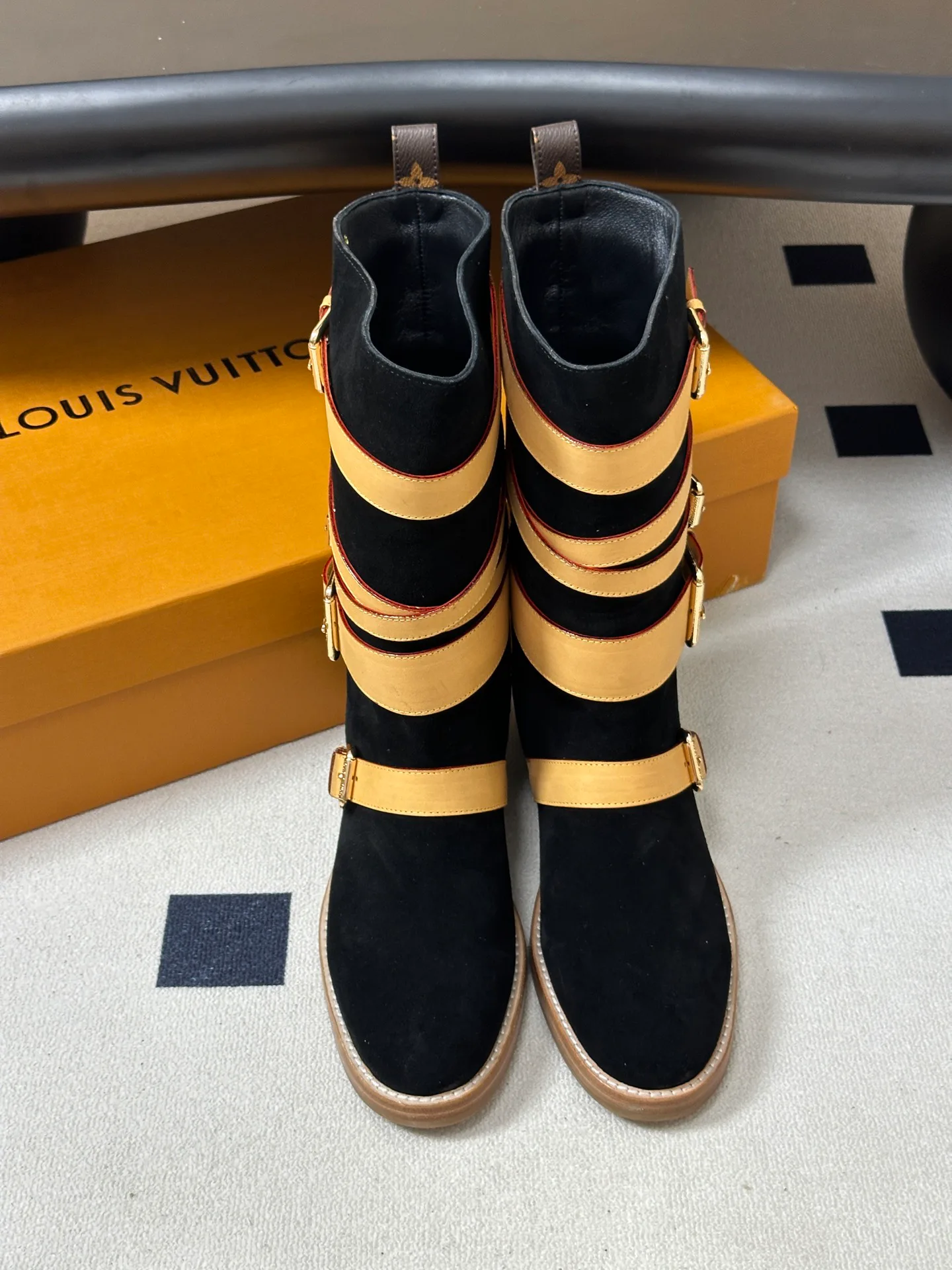 Сапоги Женские Louis Vuitton 18049430