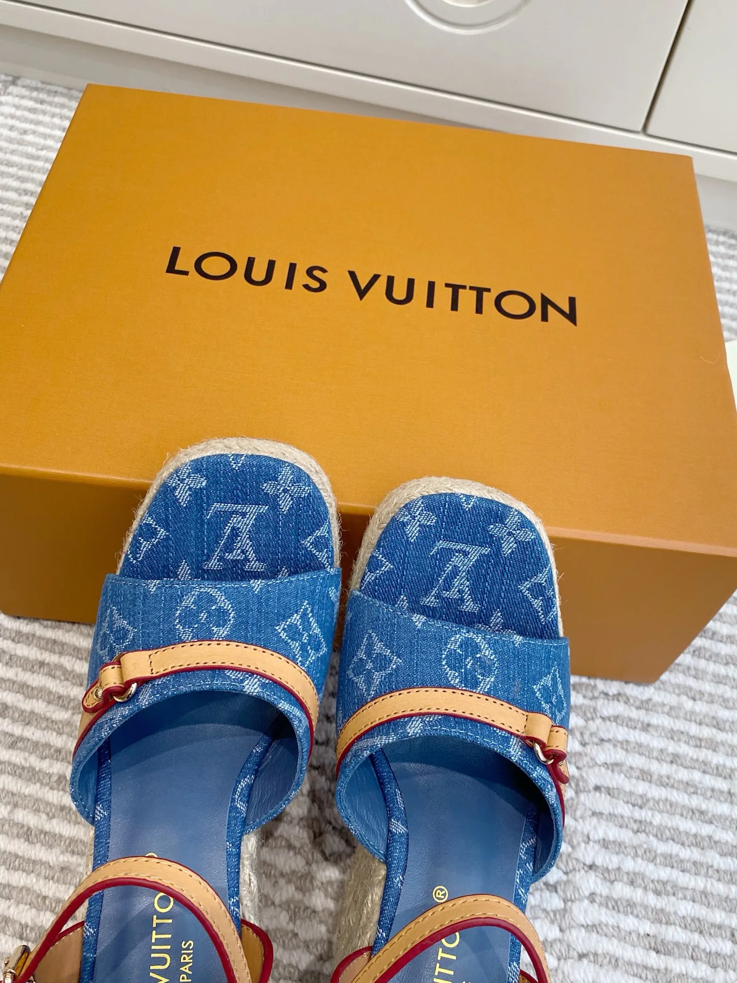 Босоножки Женские Louis Vuitton 12779854