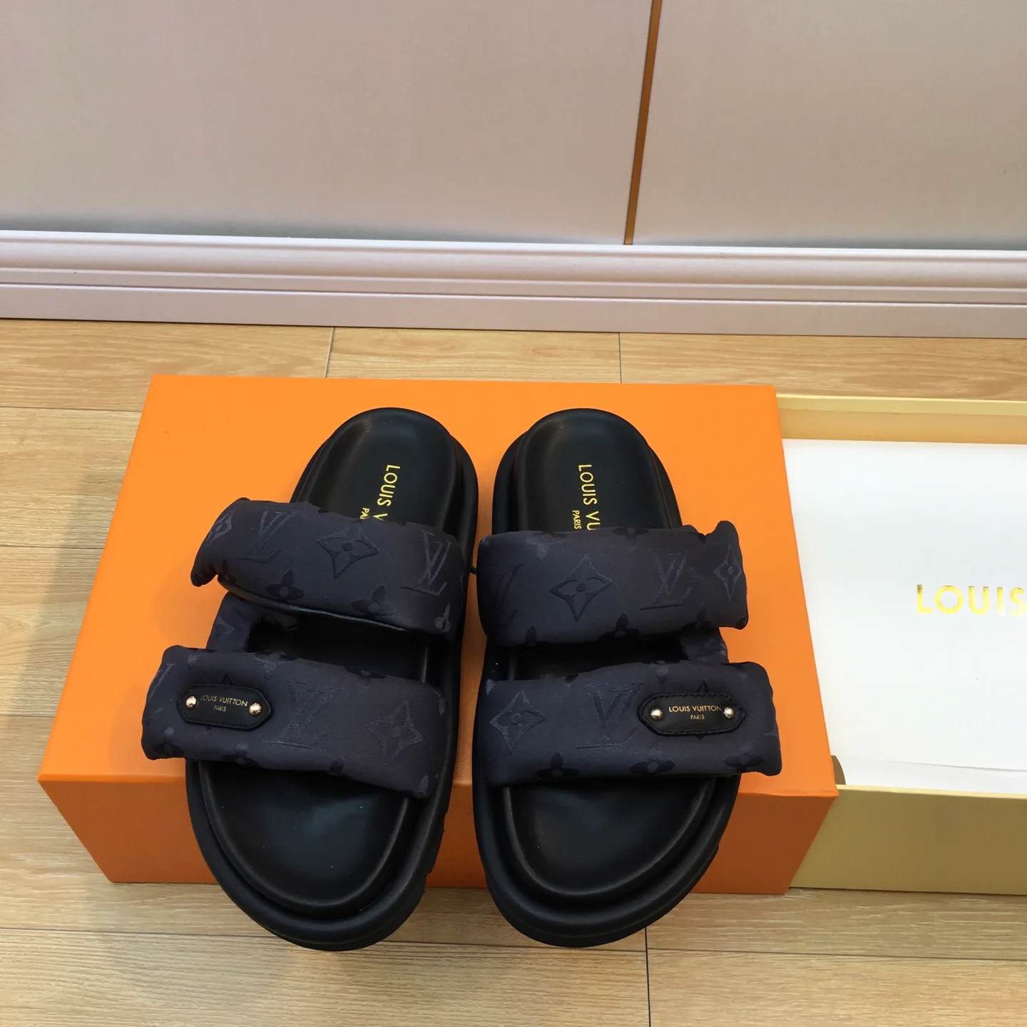 Шлепанцы Женские Louis Vuitton 32507