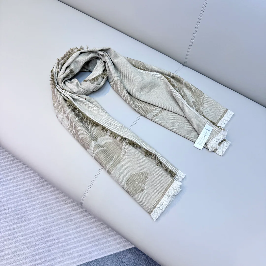 Шарфы Burberry 2399