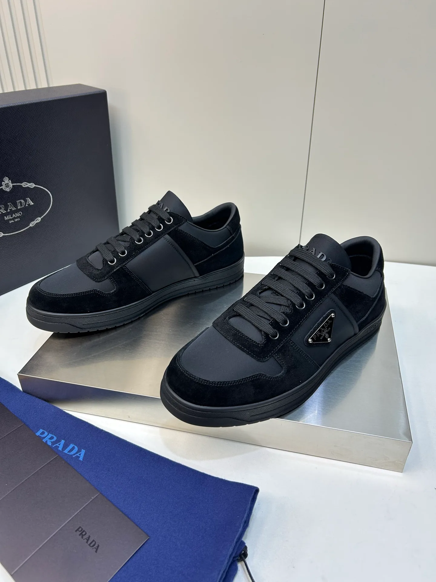 Кроссовки Мужские Prada 18267437