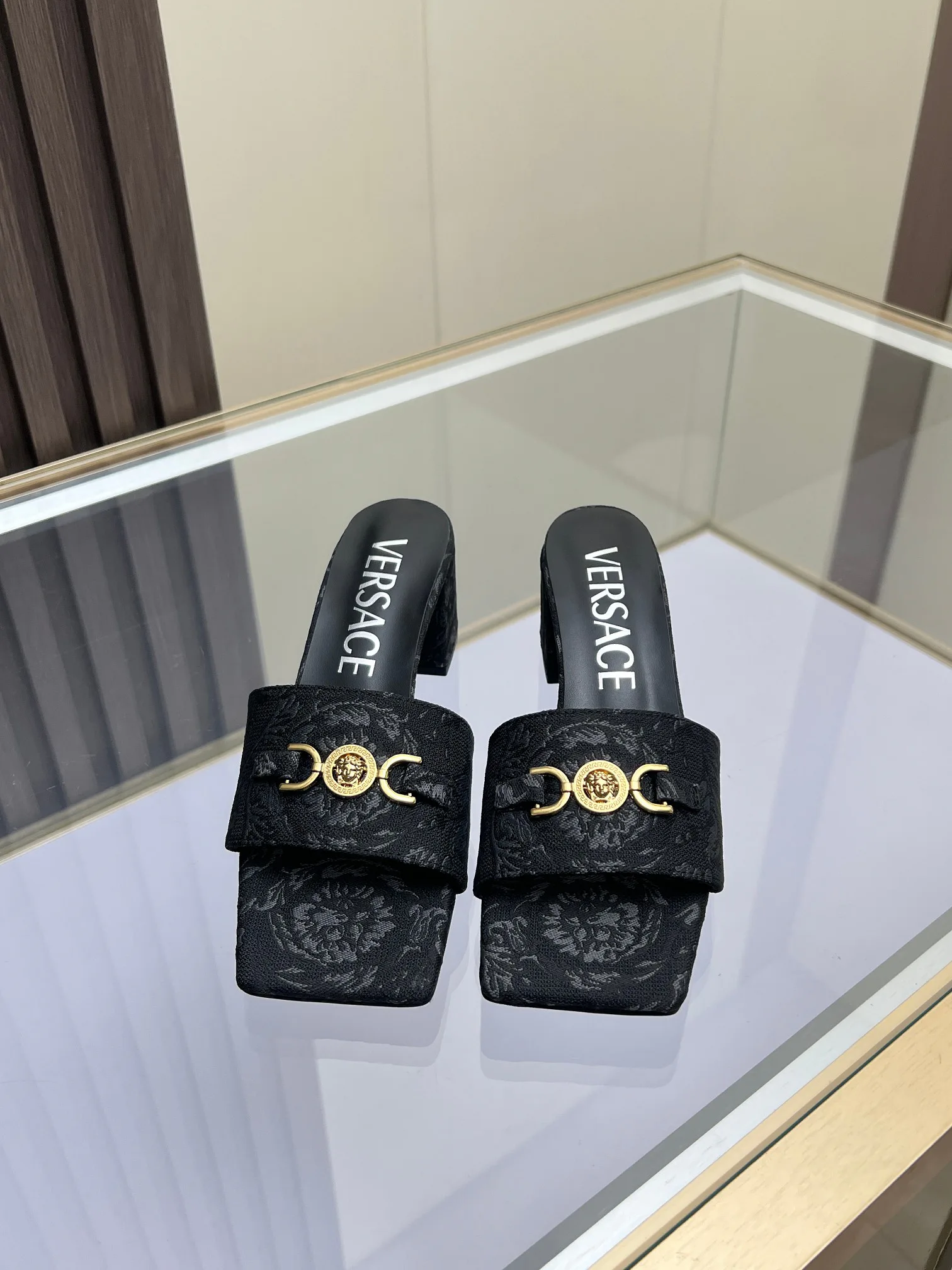 Босоножки Женские Versace 18198224