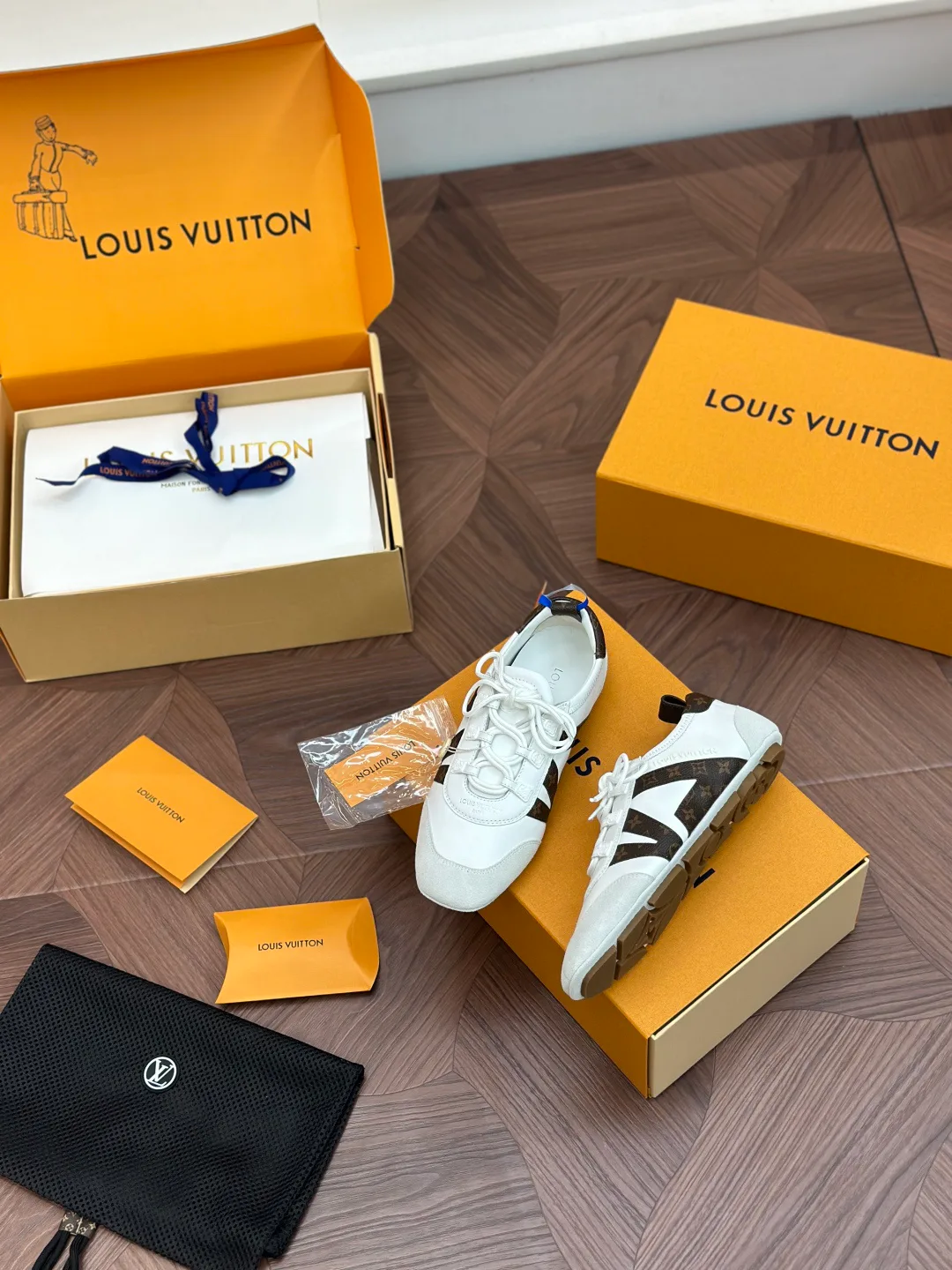 Кроссовки Женские Louis Vuitton 19480029