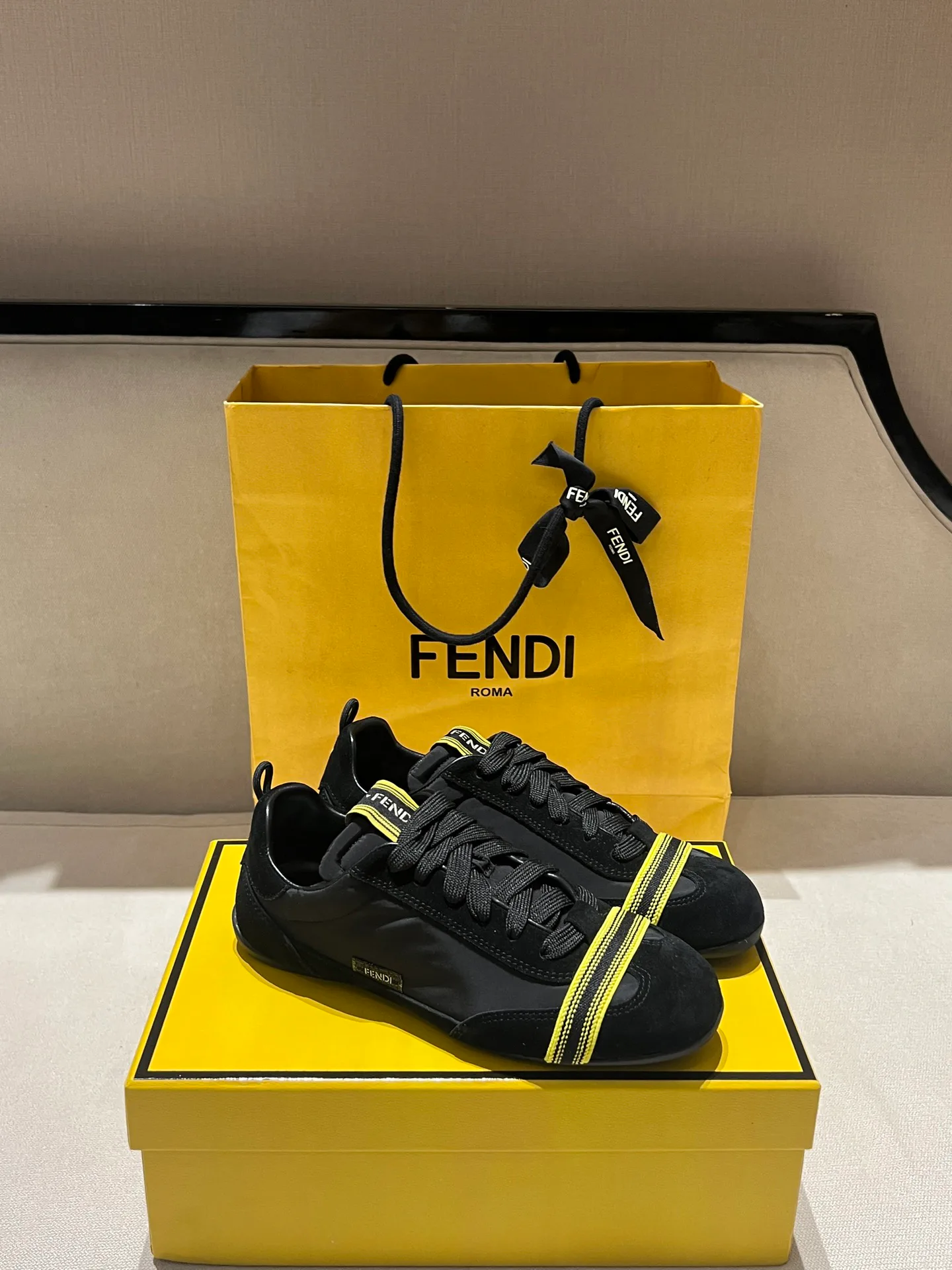Кроссовки Женские Fendi 18278638