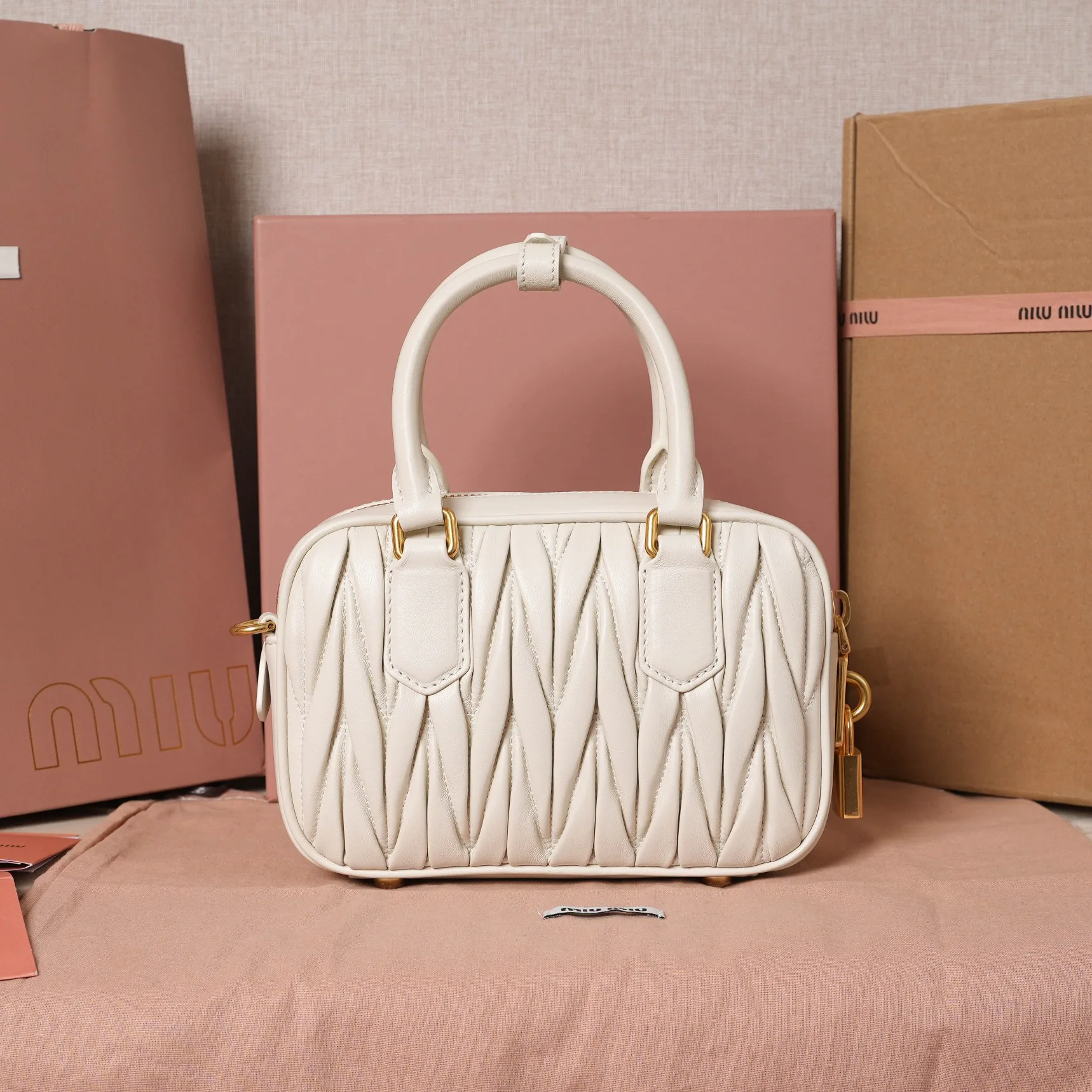 Классические Сумки Женские Miu Miu 11402746