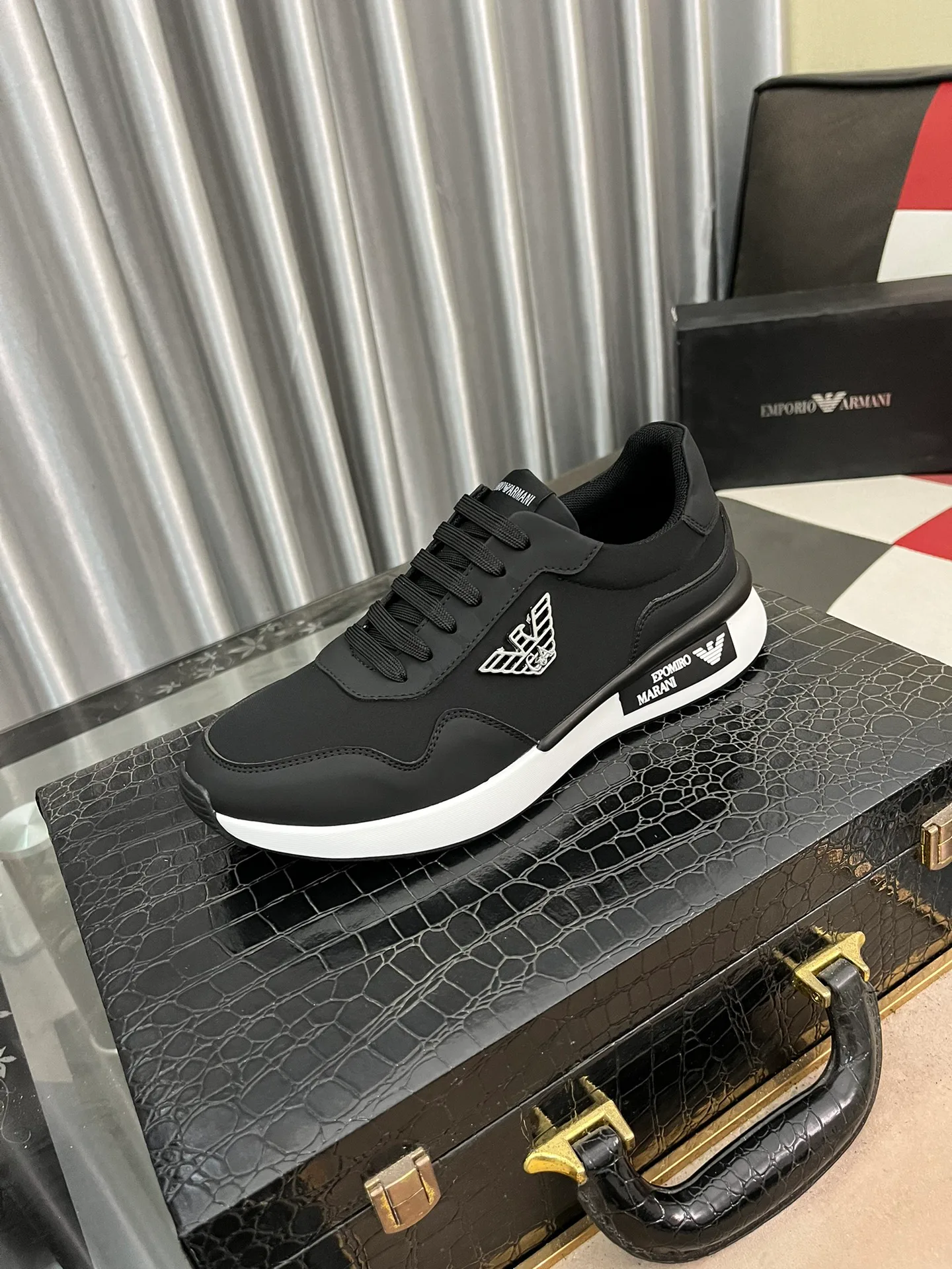 Кроссовки Женские Armani 588000