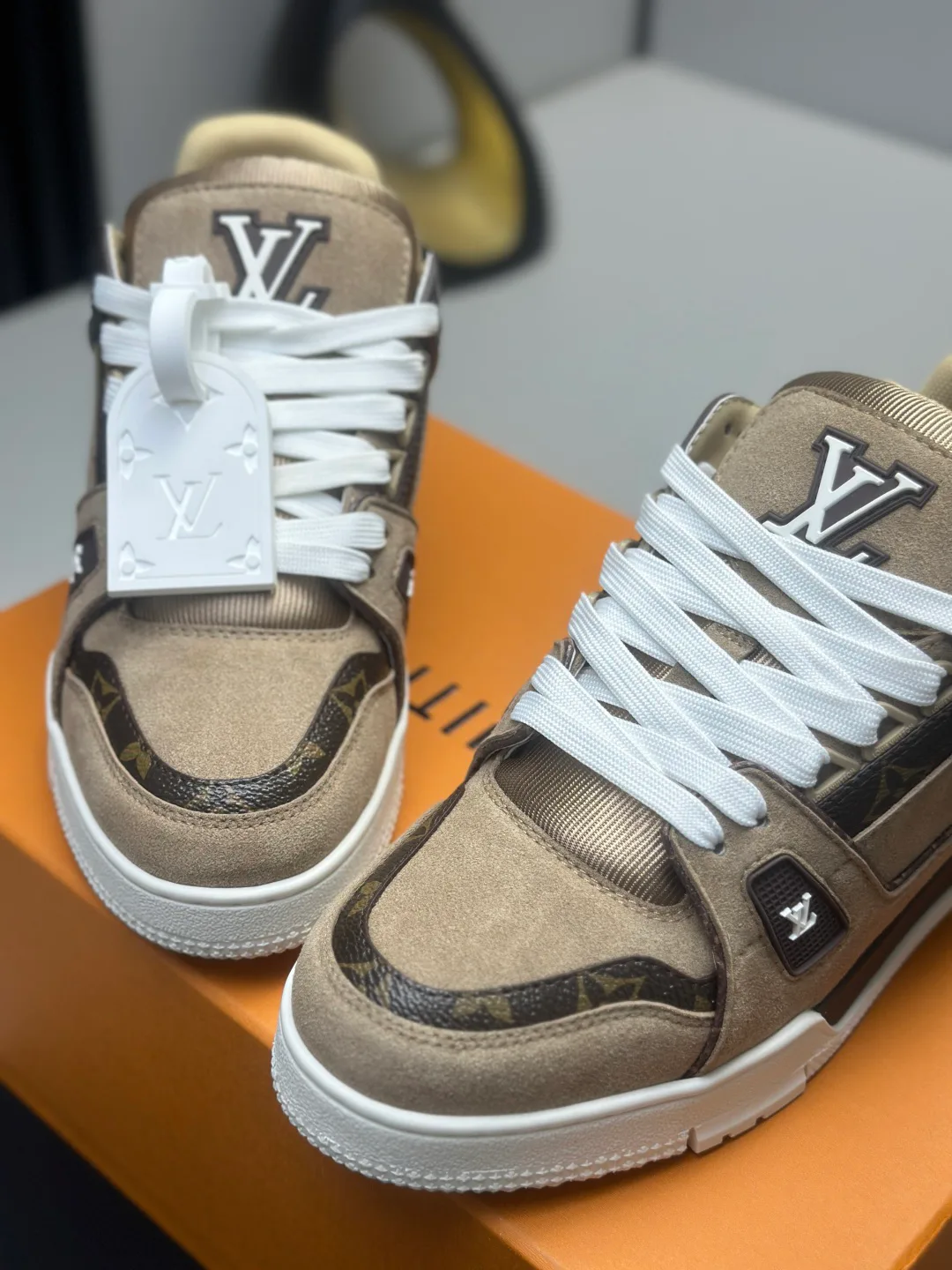Кроссовки Женские Louis Vuitton 18011614
