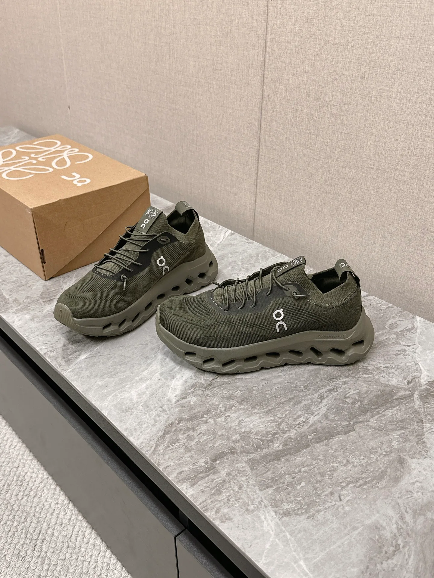 Кроссовки Женские Loewe 22137