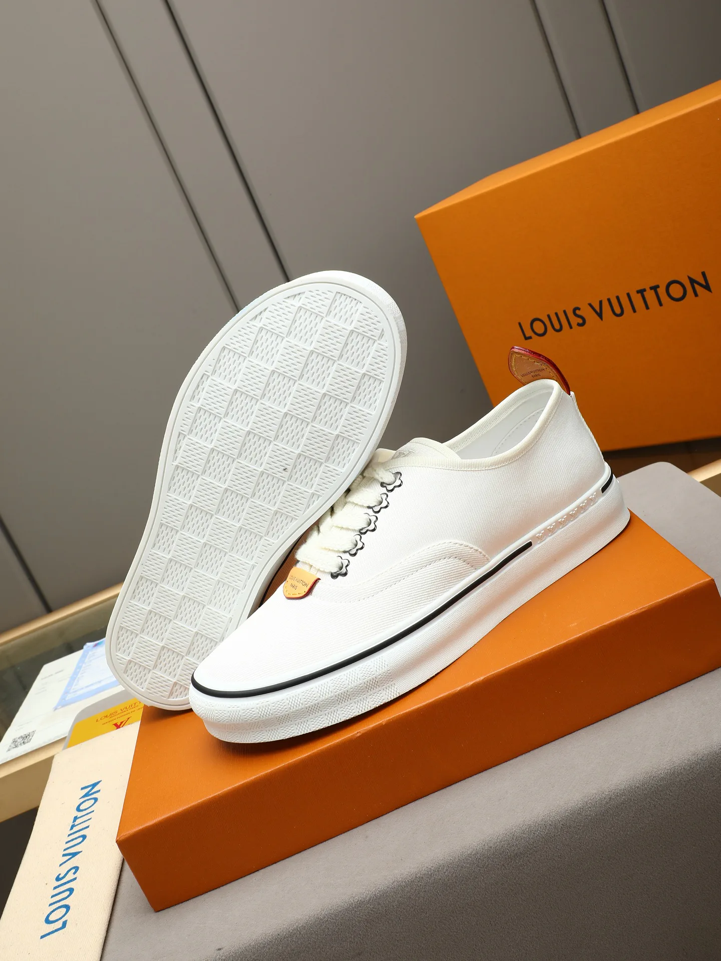 Кроссовки Женские Louis Vuitton 17947253
